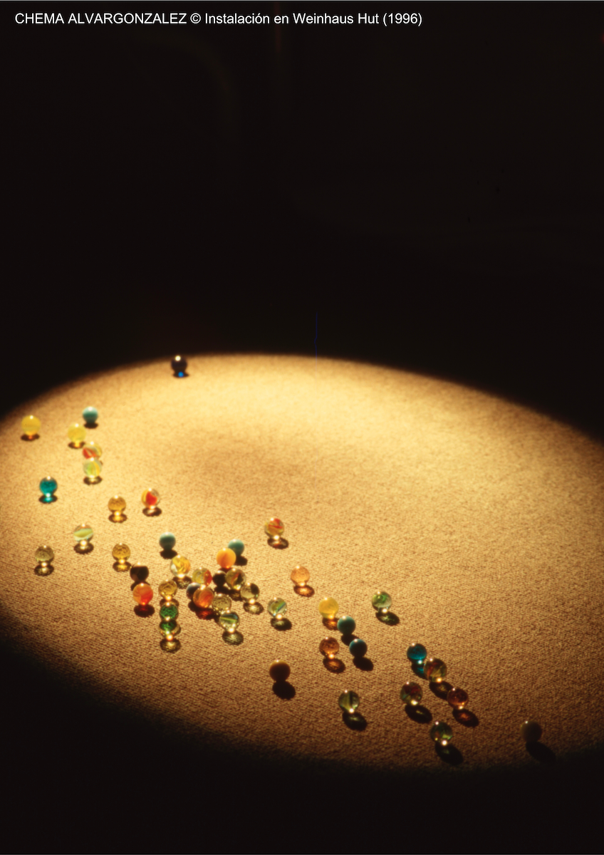 CHEMA ALVARGONZALEZ © Instalación en Weinhaus Hut (1996)